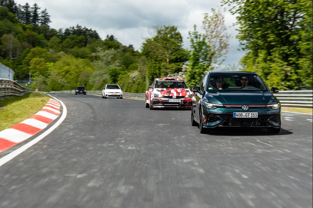 volkswagen-24h-nurburgring-140.jpg