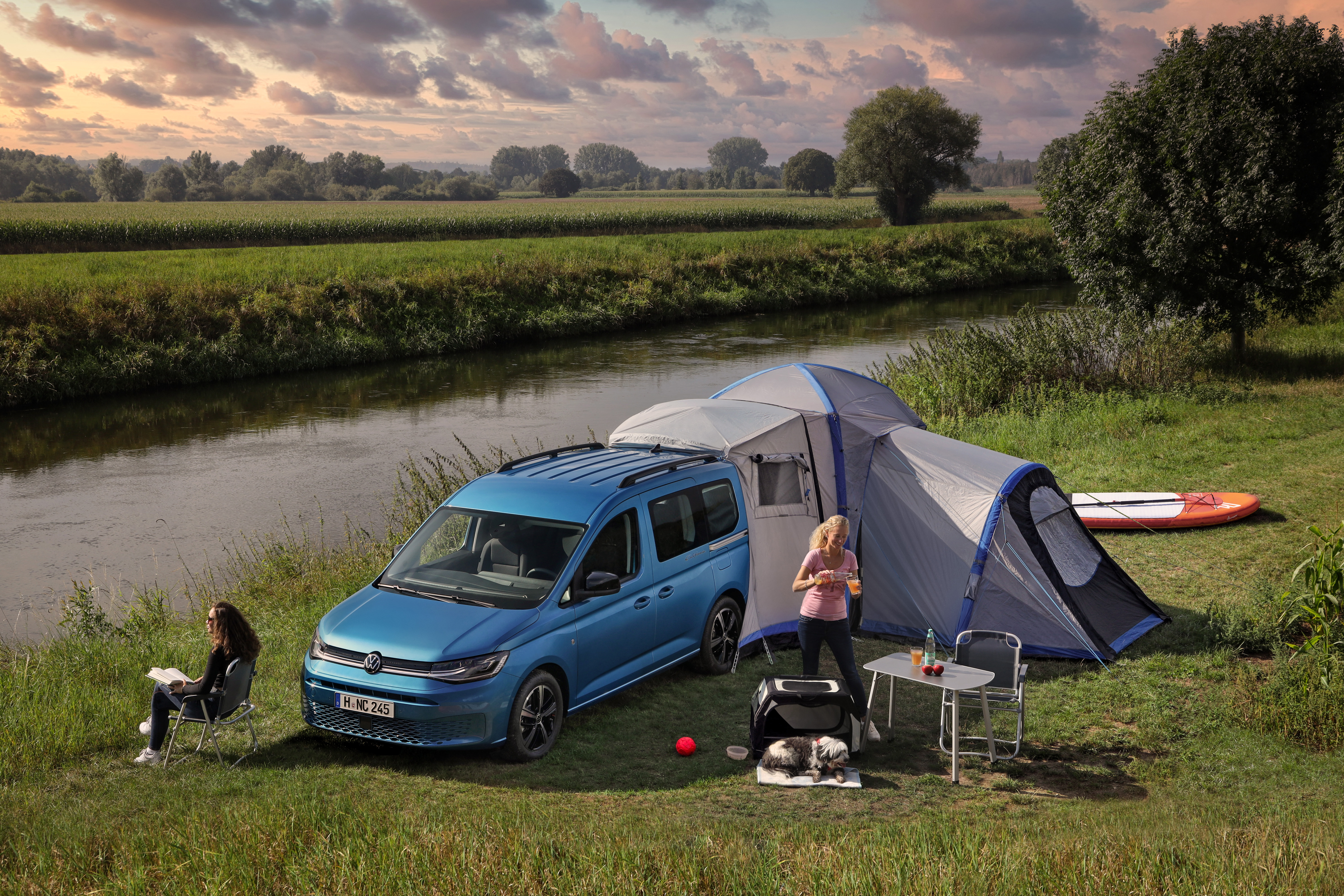 Le nouveau Caddy California avec mini-cuisine coulissante, toit vitré panoramique et plus d’espace pour voyager