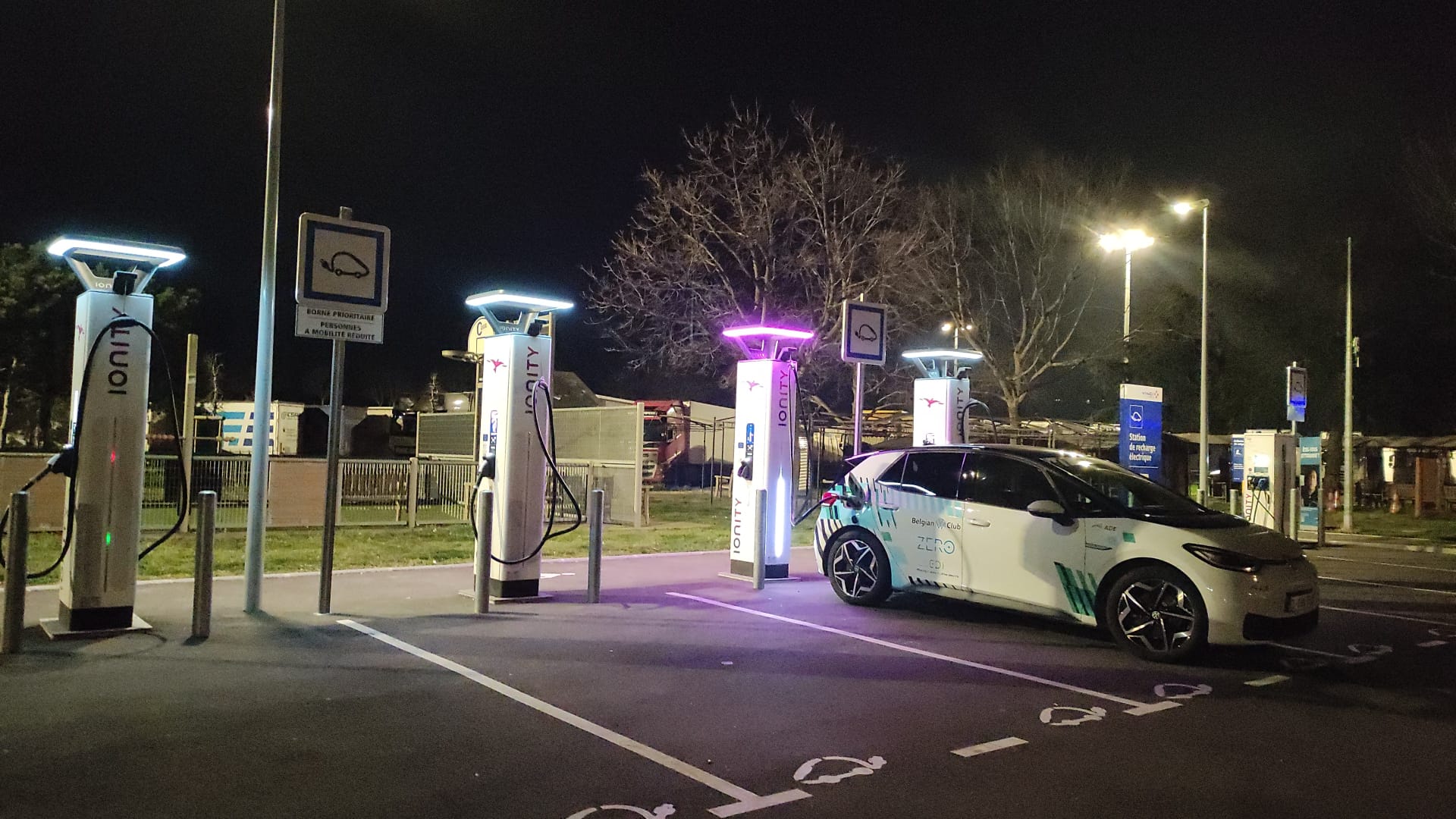 Antoine Dechamps et Raquel Gonzalo: « Prouver que voyager en voiture électrique est possible »