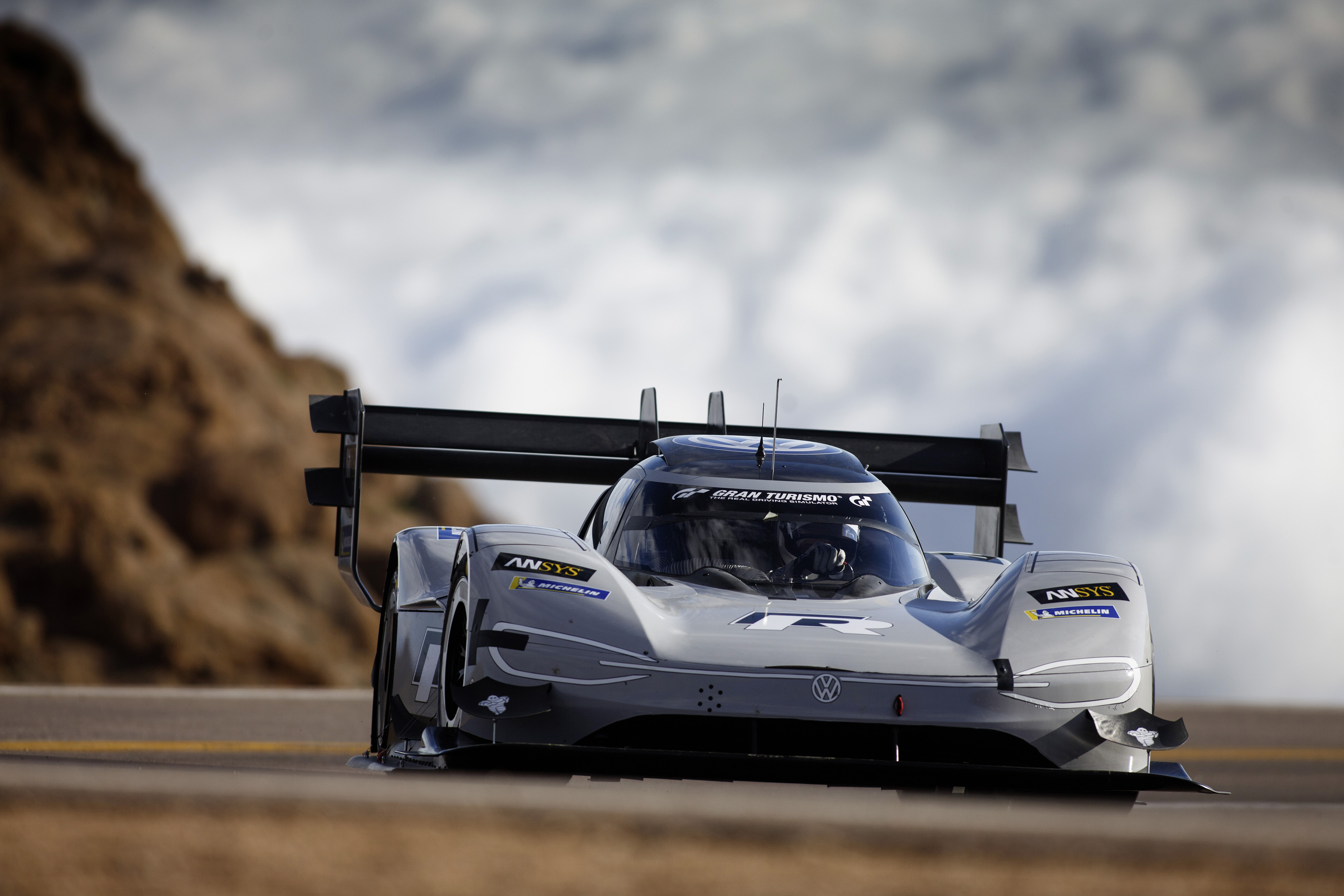 Pikes Peak - 7m 57.148s - La voiture électrique I.D. R de Volkswagen établit un nouveau record absolu
