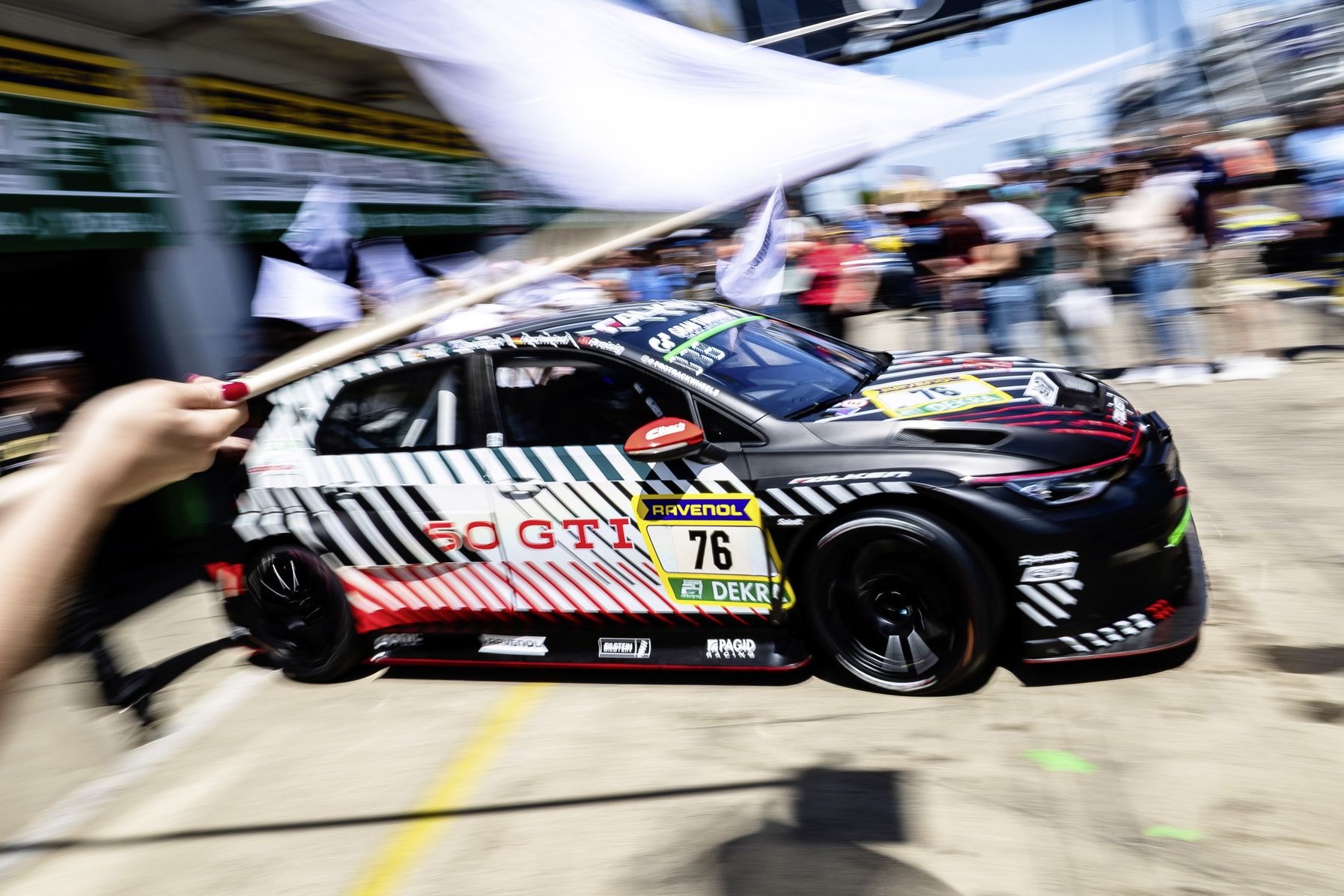 Une première mondiale et une victoire de classe : des 24H du Nürburgring réussies pour la VW Golf GTI