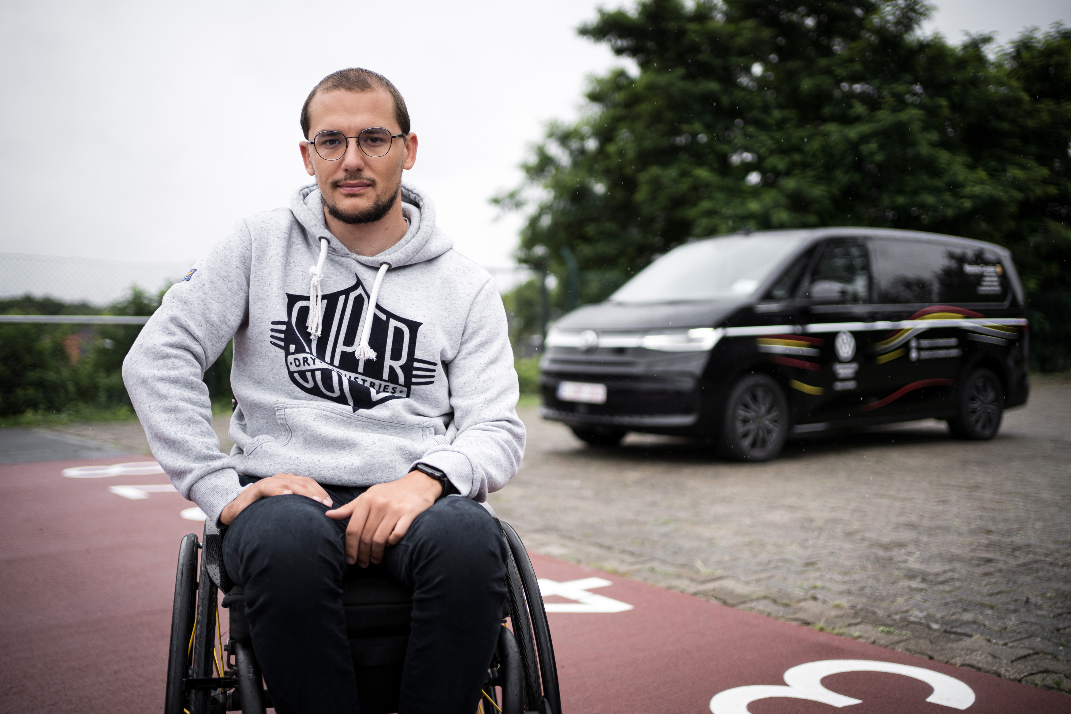 Le para-athlète Maxime Carabin roule vers l’or paralympique avec le Volkswagen Multivan