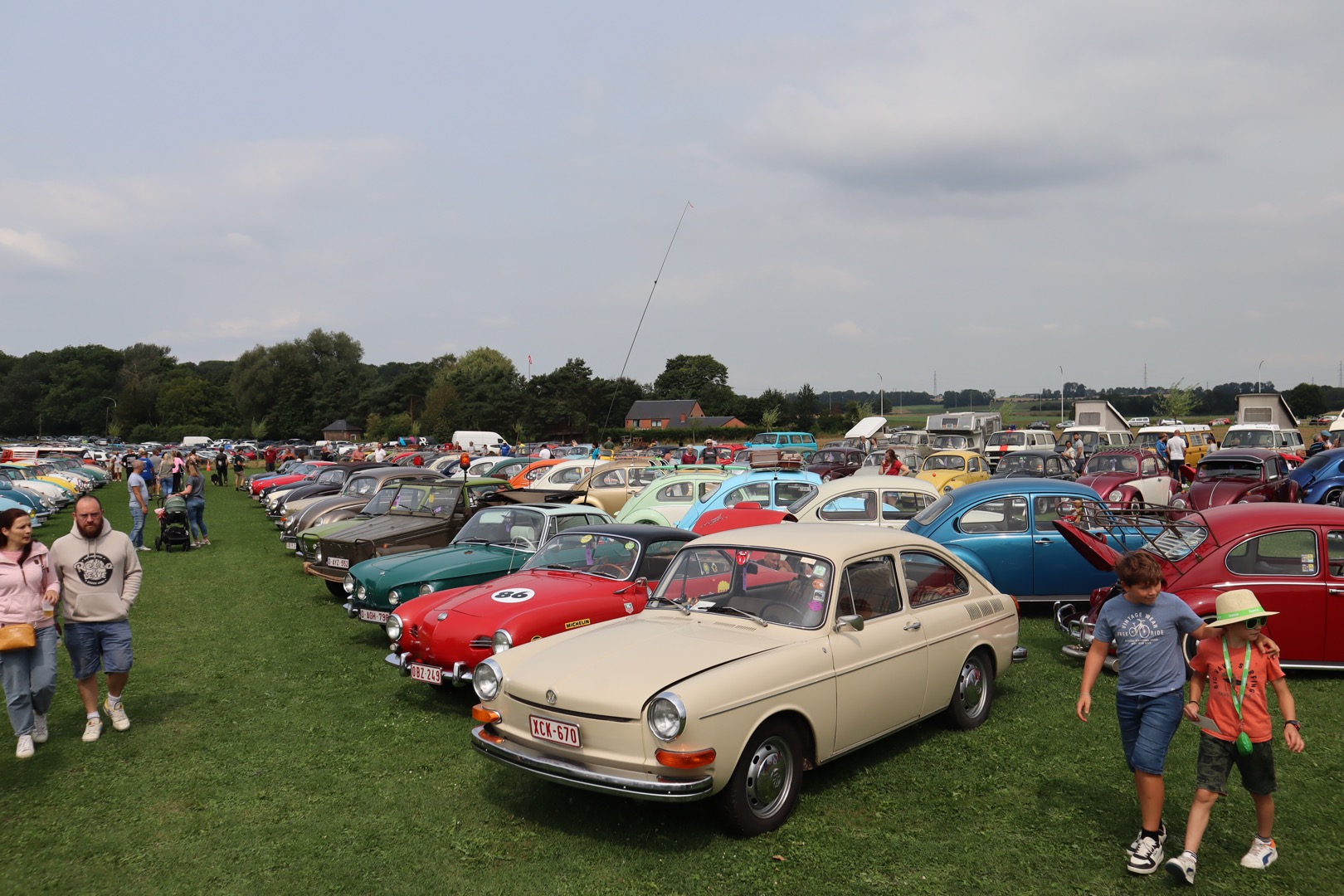 180 Volkswagen Classic réunies à Temploux pour le 25e anniversaire du Coxa Nostra
