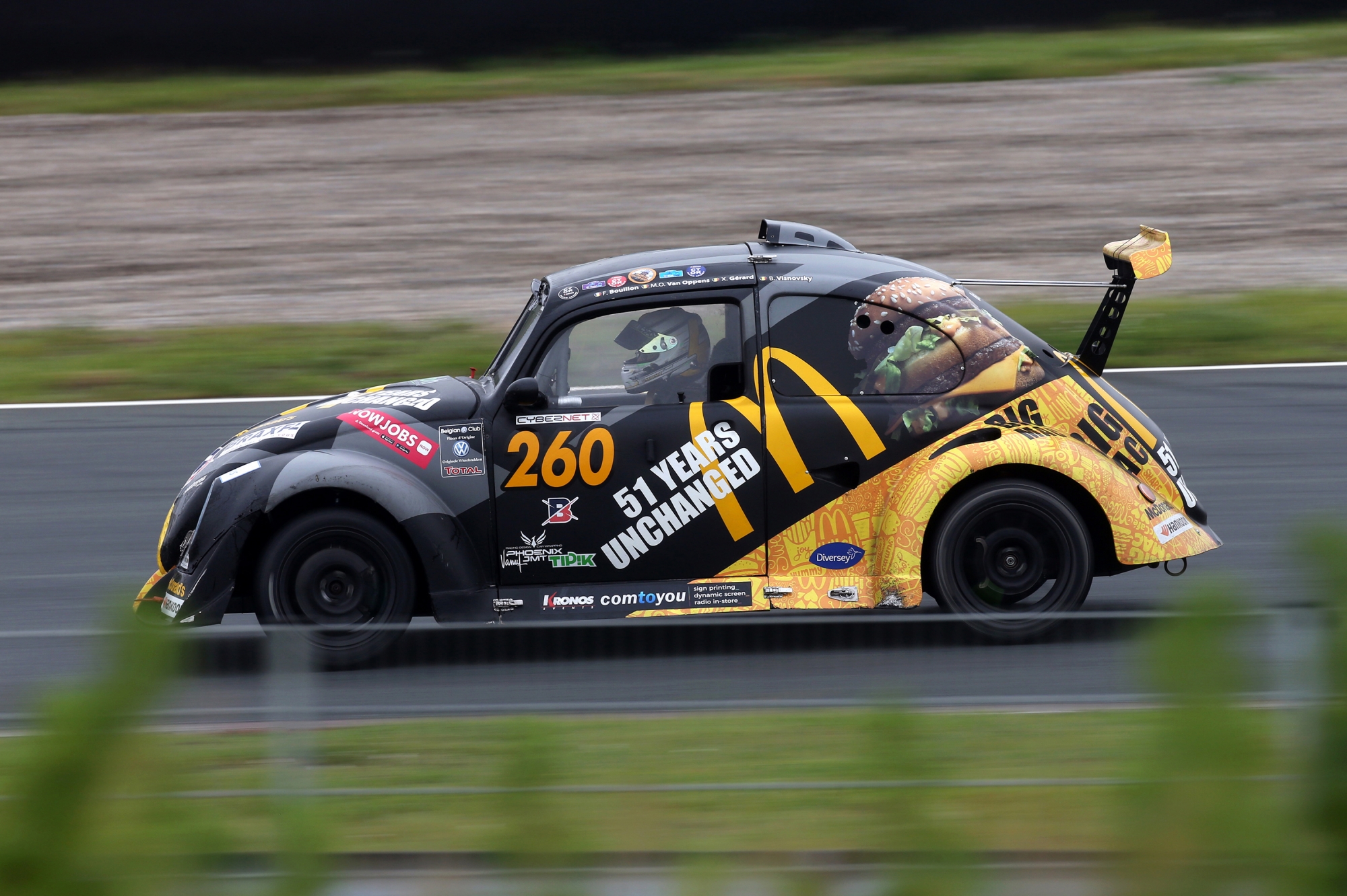 MCDONALD’S DEVIENT PARTENAIRE DES HANKOOK 25 HOURS VW FUN CUP